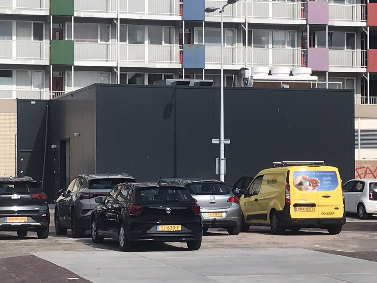 StationsgebiedL's tweet image. #Datacentrum Google? Nee, achterkant tijdelijk winkel #Jumbo