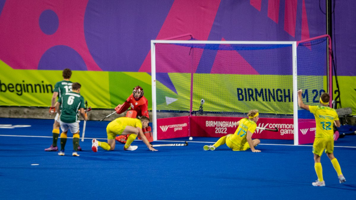 StemCellBham's tweet photo. Congratulations #AustraliaHockey team at the #CommonwealthGames2022 @unibirmingham last night. It was a fast paced game against South Africa and was amazing to watch. #Hockey #CWG2022 #Birmingham2022 https://t.co/pE5ywEuyhT
