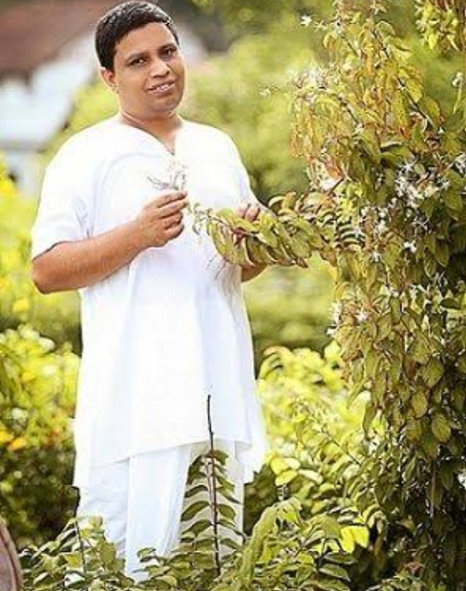 Dhanvantari of the world who recompiled the knowledge of Ayurveda to whole world #CEO_Patanjali_Ayurveda our Guru <a href="/Ach_Balkrishna/">Acharya Balkrishna</a> ji wishing you a healthy &amp;long life on the occasion of your Birthday
#JadiButiDiwas 
<a href="/yogrishiramdev/">स्वामी रामदेव</a> <a href="/swabhimani1/">Shifted to @drjaideeparya</a> <a href="/rakesh_bstpyp/">भारत</a> <a href="/bst_arya/">Bhawarlal Arya</a> <a href="/Sachin_YB/">Sachin YB</a>
