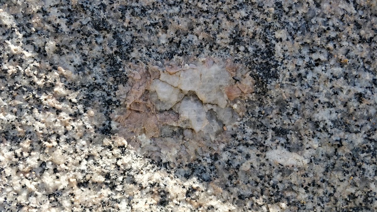 FredericGuiet's tweet photo. Granodiorite à biotite et amphibole des Îles Lavezzi https://t.co/F0cNi7MeQx