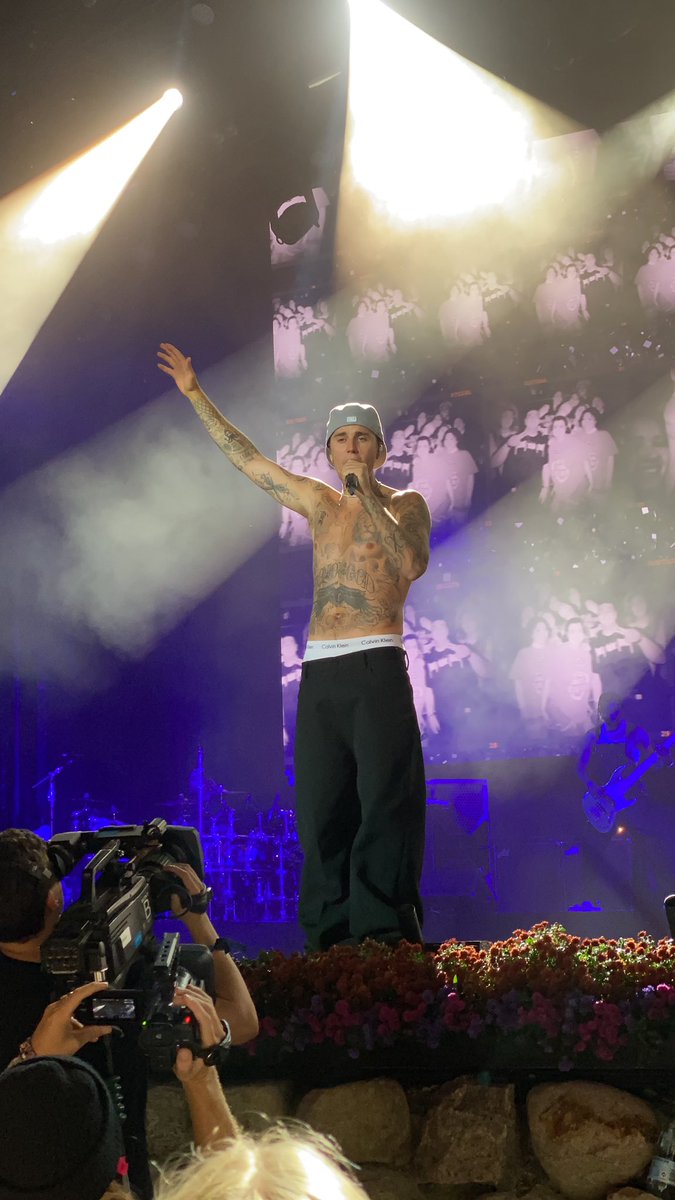 harryplusjustin's tweet photo. love of my entire life❤️ #SMUKfest https://t.co/LdOSSOJYkT