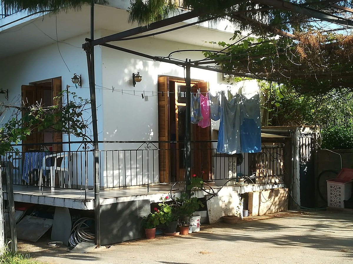 mahliaamatina's tweet photo. I felt so cheeky taking these photos of washing lines while in Greece. Laundry is such an ordinary, mundane, yet vital ritual. It’s so personal, still we have to hang our clothes in the open to dry them. I love it and cannot wait for the next edition of #80WashingLines to begin! https://t.co/whKmYpVKxx