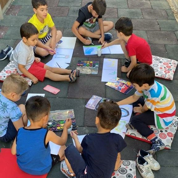 EyupsultanMem's tweet photo. 🏡 Okul Öncesi Eğitimi çocuğun zekası, algısı, kişiliği, sosyal davranışları ve zihinsel yeteneklerini şekillendirir ve geliştirir.🎈🎨🎭🎼📚🖍️

📍@eyupislambeyio

@tcmeb @memleventyazici @izekier53 @alperasimozer @istanbulilmem @okuloncesi34MEM https://t.co/nyj4wjDe2k
