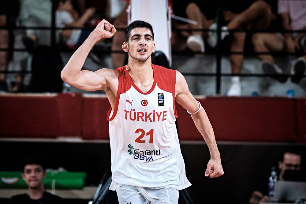 TurkisHHopes's tweet photo. FIBA U18 European Championship / İzmir &amp; Turkey

Turkey 82-38 Great Britain 

Karahan Tuan Efeoğlu('04) 10pt / 5rb (+39)
Emir Arda Sivas('04) 5pt / 5rb / 4stl
Samet Yiğitoğlu('04) 17pt / 9rb

#FIBAU18Europe https://t.co/OANU8jSFrM