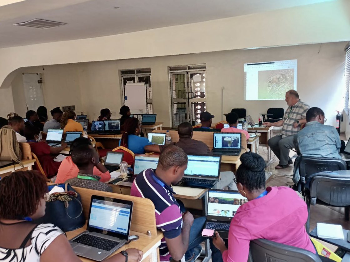 knoop's tweet photo. Excited to share the power of #GIS via the #AfricaGeoPortal with participants in the Coastal Ocean Environment Summer School in Nigeria and Ghana #COESSING @ArcGISOnline https://t.co/1WC2B9HN3Y