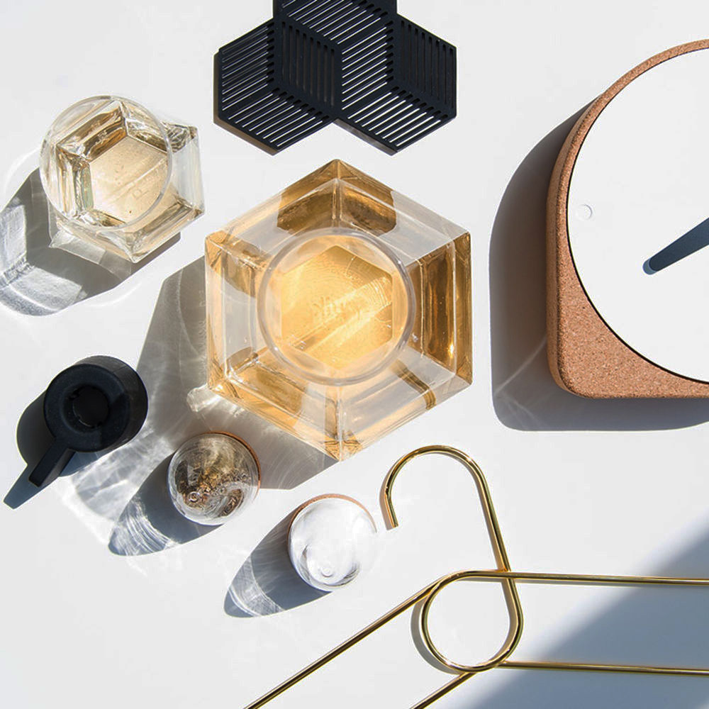 Water and diamonds. The world’s most treasured resources are getting more rare each day and need to be treated with care. The ‘Rare’ carafe was inspired by a brilliant diamond cut and truly is a gem in itself.

#diamond #gem #rare #carafe #puik #design