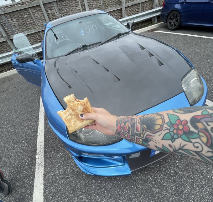 Took my main lady on a greggs date https://t.co/zm2UgiWVQi