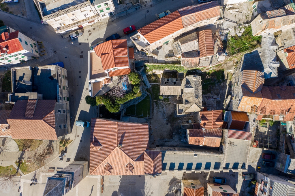 adriseismic's tweet photo. A look from the sky to the pilot case site in Kaštela
During the survey work, photogrammetric images were taken, which allow to create a precise map of the buildings.
#Architecture #Seismic #InterregAdrionProgramme @INTERREGTweets @INTERREGADRION #Building #croatia #kastela https://t.co/E4Nsh72Rra