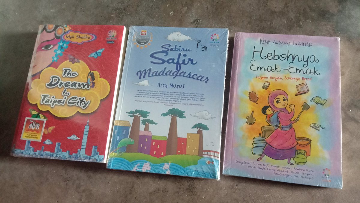 KataMaca's tweet photo. @penerbitindiva @afifahafra79 Terima kasih...  Buku hadiah #Milad15Indiva sudah sampai di Sleman Yogyakarta..  Uwuw sekali https://t.co/sQtsXbHrLM