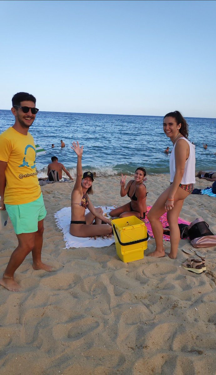 AbonoKm0 ha realizado el primer Compost Beach del mundo. 
Un gran equipo humano de voluntarios ha sido el encargado de recolectar los bienes orgánicos de los bañantes y seguir difundiendo la labor de la Asociación.

Súmate este viernes 5 agosto:

Playa de Bogatell 
19 a 21 h