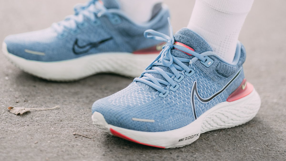 Dit is de superzachte Nike ZoomX Invincible Run Flyknit 2. ☁️Gemaakt met veel veerkrachtige responsiviteit en Nike's hoogste niveau van ondersteuning voor een stevig gevoel. Shop nu: all4running.nl/hardloopschoen…

#all4running #nike #nikerunning