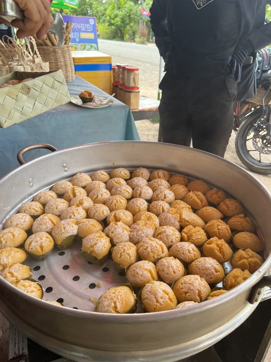 LocalsDine's tweet photo. When in Siem Reap, go to Preah Dak and try the palm cakes there. You can watch how they are made. https://t.co/8lZhhl2GpL