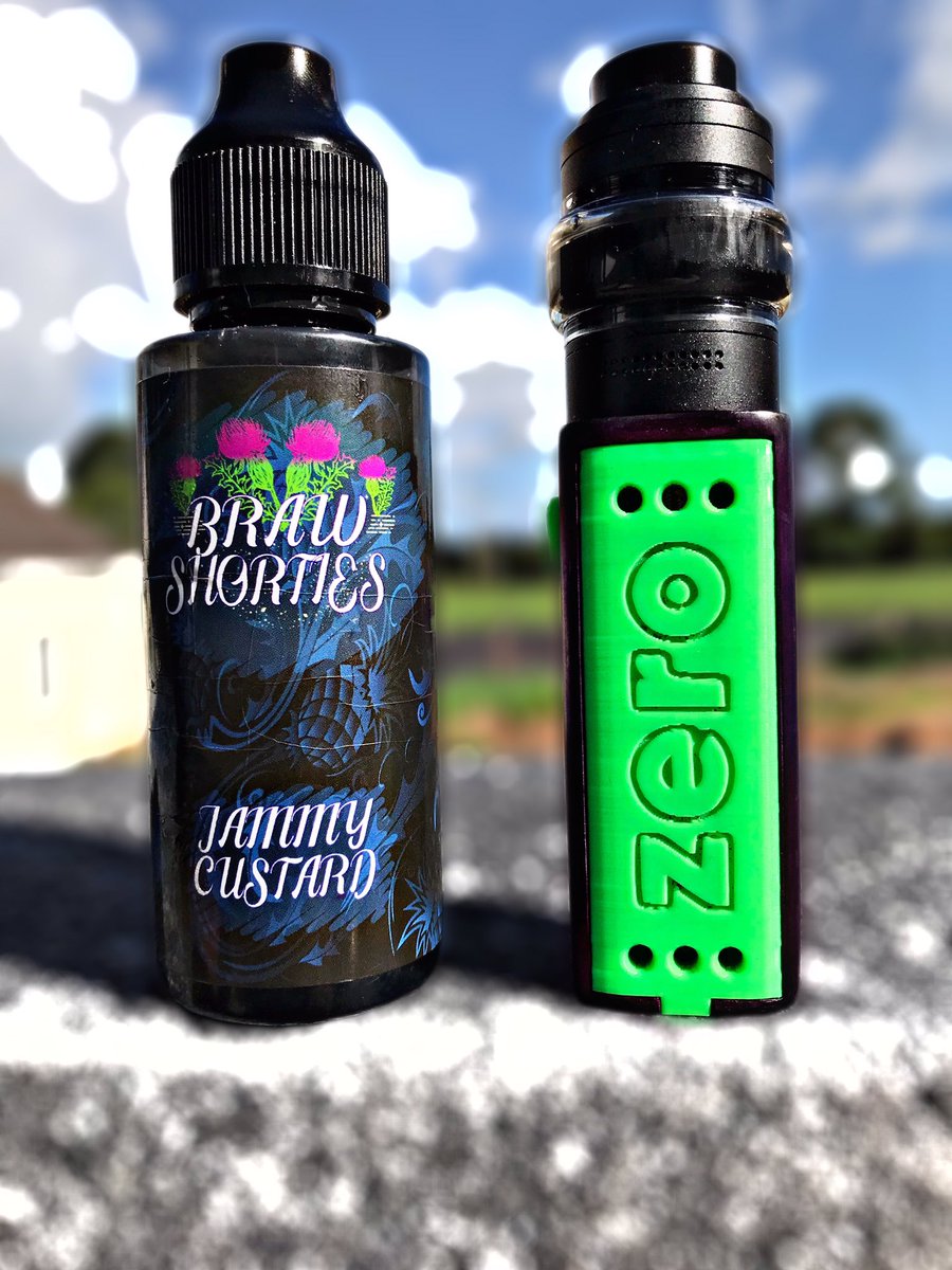 On that Jammy Custard by @Brawblasda sweet creamy custard finished off with beautiful strawberry jam 💦💦💦 3 for 2 over at <a href="/vaporony/">Vaporony</a> 

#brawandblasda #eliquid #vapejuice #vapefam #vapeshop