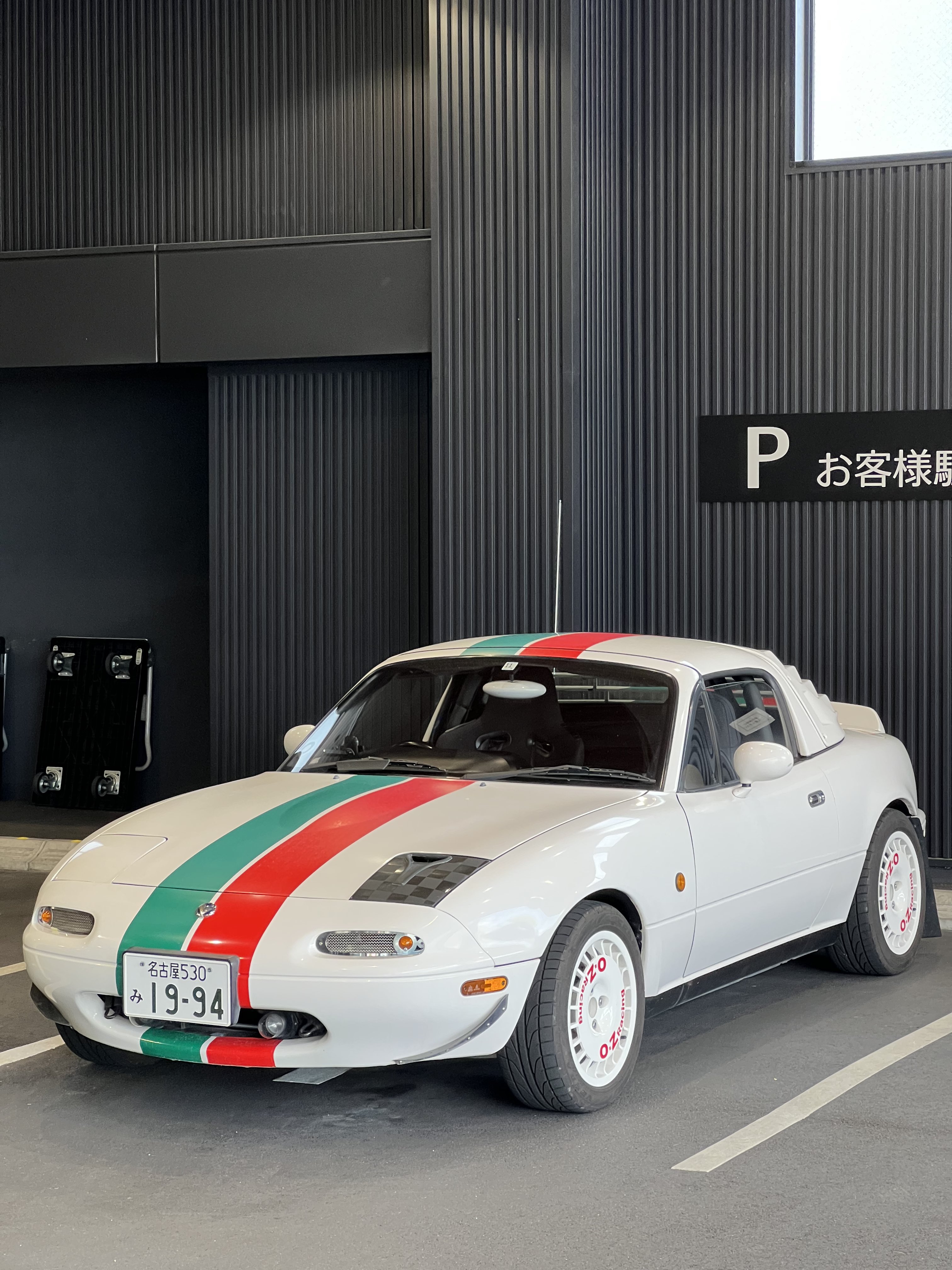 Kenjimatsuda1975 愛車を雑に紹介する 派手な旧いクルマ マツダ ユーノス ロードスター Mazda Eunos Miata Mx5 Roadster T Co F0eejbatx6 Twitter