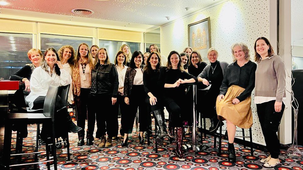 Ayer tuvimos encuentro presencial de las <a href="/WomenCompliance/">Women In Compliance</a> y se sintió como volver al origen.

Gracias a ellas!
#mujeresqueinspiran a buscar nuevos desafíos, ayudar a otras en los suyos y sumar valor en el paradigma contributivo. 
Si llega una llegamos todas.

Admírolas siempre 🙌🏼