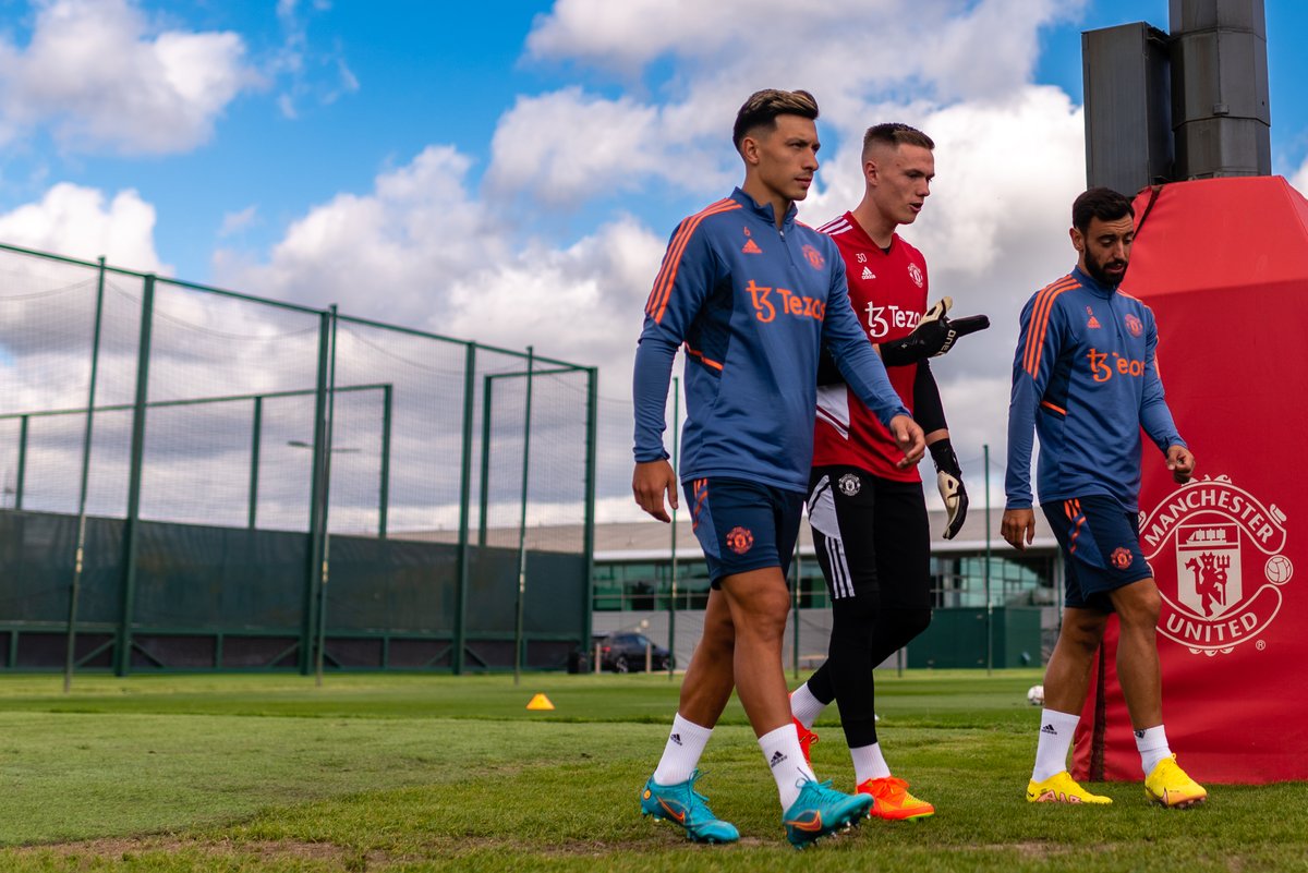 ManUtd's tweet photo. Ready to go to work 👊

#MUFC || #PL https://t.co/ugbx2s0DUK