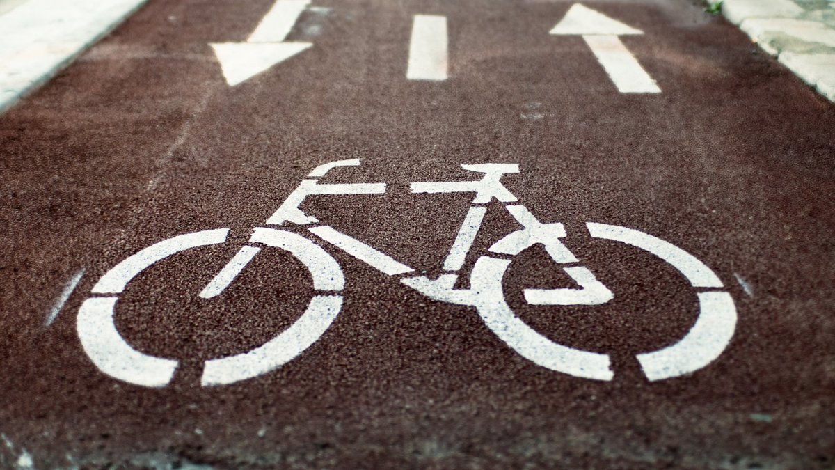 Happy #CycleToWorkDay 🚲 🚲

At <a href="/Transport_Links/">High Volume Transport Applied Research</a> we support cycling as a healthy, low carbon means of transport. 

See our website for research into planning for bicycle infrastructure in SSA; the impact of Covid on cycling &amp; other key projects. 

👉 transport-links.com