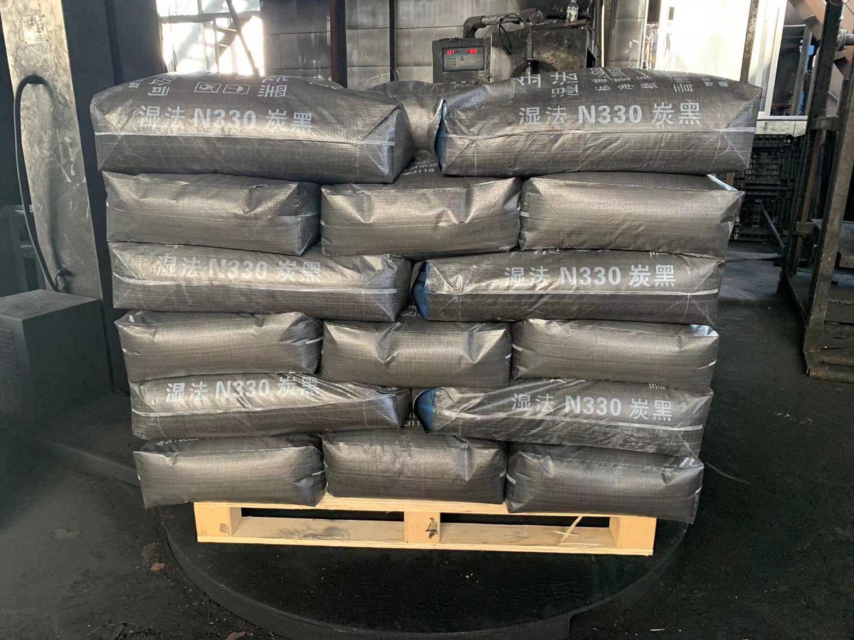 The overall solution for waste tire recycling, large-scale continuous production, carbon black and oil are obtained, and high-quality raw carbon black substitutes and clean oil are obtained through refining.