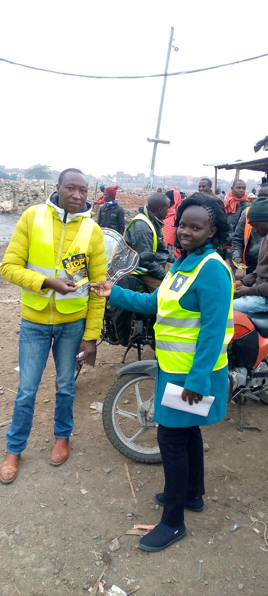 YALIAlumniKe's tweet photo. COMMUNITY CAMPAIGN DAY 2
Peace campaigns ahead of elections in the informal settlements of Kayole and Soweto.
We & @sadenkenya1 & @AObservers mission is to campaign against sexual and gender based violence this season of elections.
#SayNoToGBV
#peacebeuponus
#ElectionBilaNoma https://t.co/F2pHrWb3Nn