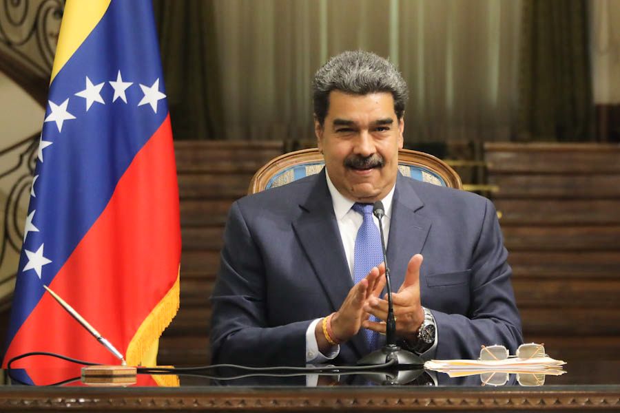 SorelyG's tweet photo. #4Ago*| 🇻🇪 📢 ¡ETIQUETA DEL DÍA! ▶️ 

#MaduroIndestructible 

¡Nuestra Victoria es la Paz! https://t.co/HL5Qoc0lvL