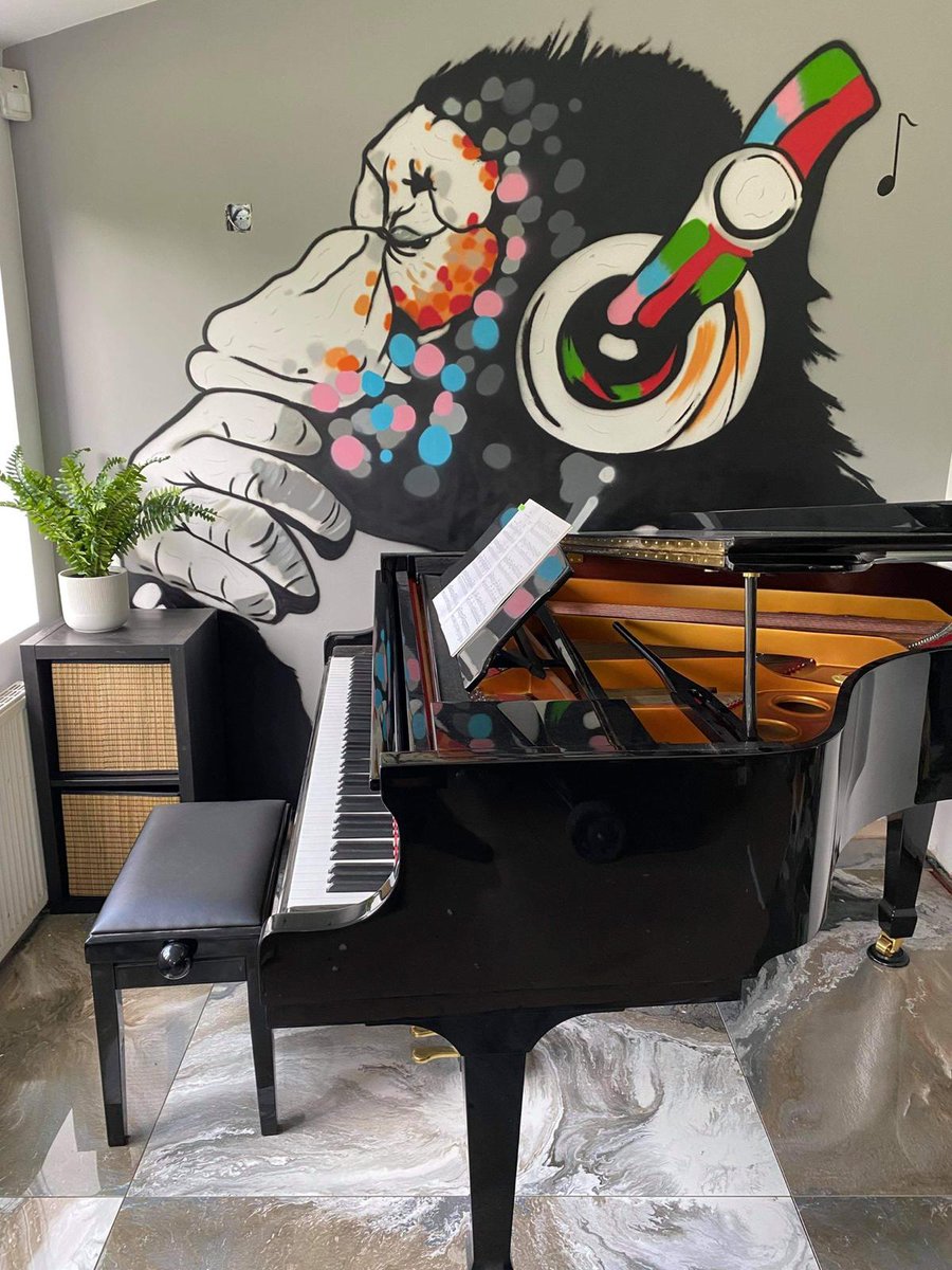 Creativemuraluk's tweet photo. Banksy Gorilla - £350 (if painted in south Yorkshire)
Quick reminder for a quote, please send us a direct message with
1. your postcode
2.your wall size
3. an image or budget you have in mind.
https://t.co/4wJuq16sDt
#banksy #gorilla #johnstones #TESA #creative #murals #portraits https://t.co/x697dwp8iS