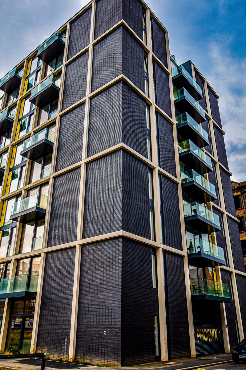 For today's #throwbackthursday we're going to the happening neighbourhood of Ancoats, where in 2019 we worked with Eric Wright in delivering the brickwork for A new 10-storey contemporary apartment block. The brickwork fits right into the most stylish area of Manchester 😎