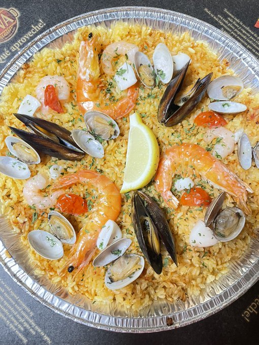 嫁は徹夜明けで寝てるから一人で食べれるやつ出前したった!パエリア〜!生まれて初めて食べるぞい! 