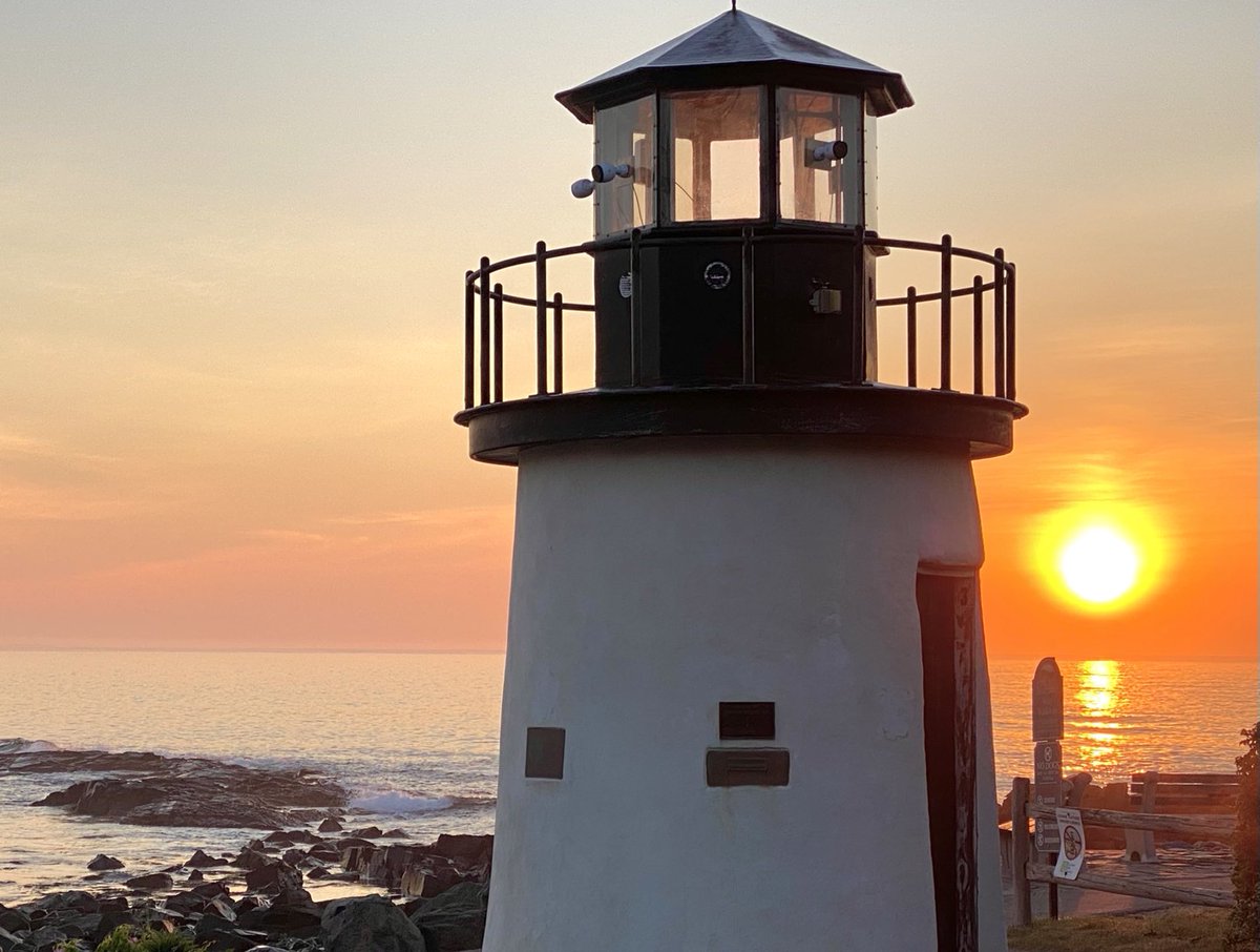 rick03907's tweet photo. Sunshine arrives #ogunquit #maine #sunrise ⁦@MattNBCBoston⁩ ⁦@SurfSkiWeather⁩ ⁦@JeffNBCBoston⁩ ⁦@susantran⁩ ⁦@MichaelPageWx⁩ ⁦@DeniseWX⁩ ⁦@CecyTelemundo⁩ ⁦@TaniaLealTV⁩ ⁦@KatSotnik⁩ ⁦@AaronNBCBoston⁩ ⁦@StormHour⁩ https://t.co/CcgNm2J5Ep