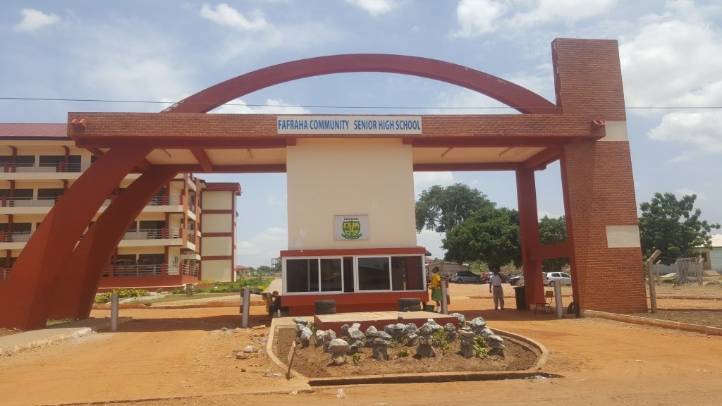 LadiesTein's tweet photo. In the Greater Accra region, 
@JDMahama built the Fafraha Community Day Senior High school in Adenta to increase access to education for children who couldn’t afford to go to the boarding house/school . 

#JMonEductation 
#JMtouchedLives https://t.co/KZ3KIYbzjX