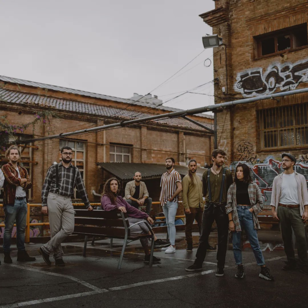 Demà divendres podeu comprar les entrades per l'Auditori Pau Casals i el servei d'autobús, de 10 a 13h, a l'Escola de Música Pau Casals. 
No us els perdeu, perquè seran energia 100%!