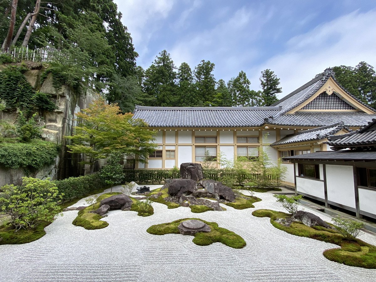 The Japanese kanji “kyaku” 客 means both “guest” and “customer.” This is why when you enter a business in Japan, you are treated as a guest in someone’s home. An example of the Sapir-Whorf hypothesis: language shapes thought.