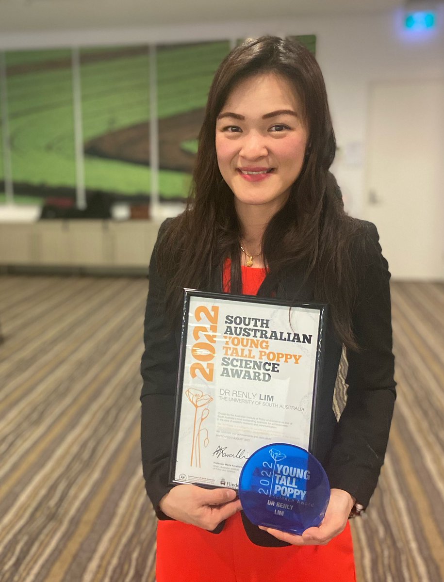 Huge congratulations to <a href="/UniversitySA/">UniSA</a> pharmacist <a href="/DrRenly/">Renly</a> Lim who has been named a Young Tall Poppy of #Science tonight for her work to improve the safety of medicines for older people. @aipolsci #YTPSAwards 👏👏 unisa.edu.au/media-centre/R…