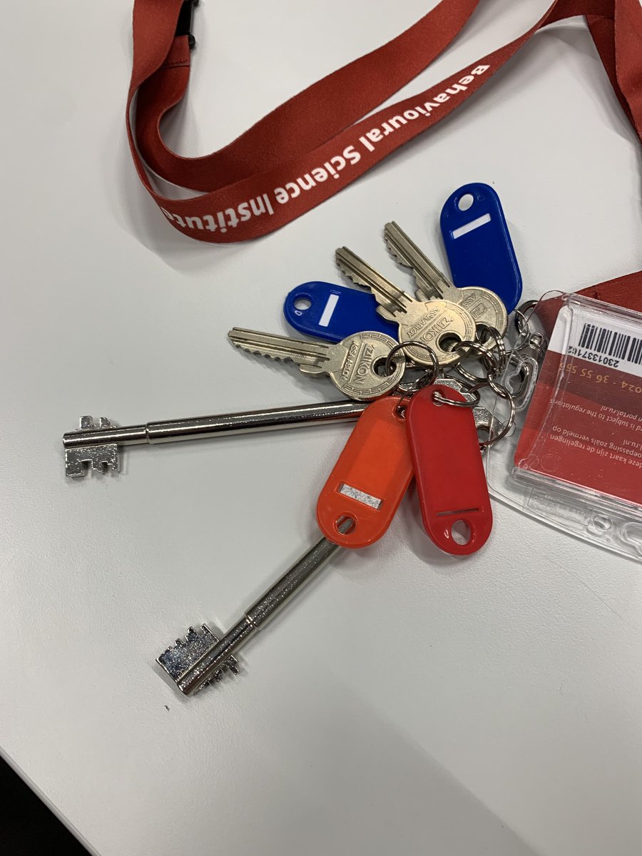 Love summertime; I get to go back into the lab! Running three experiments simultaneously, so I have a lot of extra jingle in my step today *^^