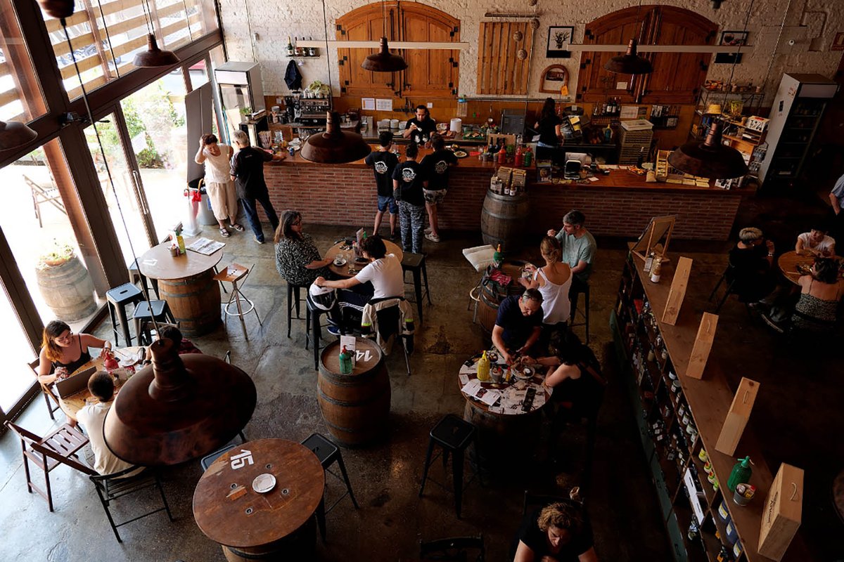 La Ruta del vi estrena un joc per divulgar els ‘wine bars’ i la cultura de vi al territori 
❤️🍷🍇
Posa't a prova! 😉

#rutadopladebages #culturadevi #dopladebages

dopladebages.com/2022/08/04/la-…