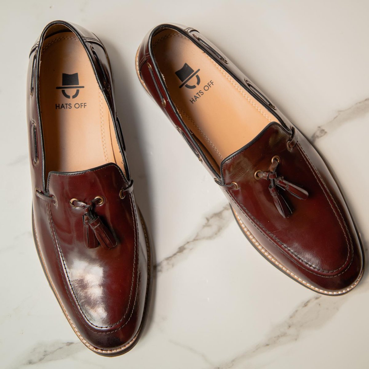 Hatsoff_Acc's tweet photo. The handcrafted Burgundy Brush Off leather shoes you can wear all day long. Get engrossed in the comfort of our loafers along with the subtle and exquisite look you are craving. 
#hatsoffaccessories #loafers #shoes #fashion #boots #mensfashion #menswear #leather #footwear https://t.co/gtSG3Prqsf