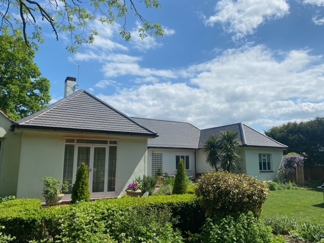 StoneleafSlates's tweet photo. This bungalow in Wivenhoe proudly showcases the Visum 3 plain roof tile in Smooth Grey. The homeowners gave us some fantastic feedback &amp; are so happy with their renovation project! Visum is a interlocking tile that has the visual effects of 3 plain tiles with a 100-year guarantee https://t.co/B2SfN02Win