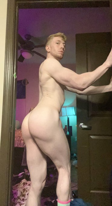 It&rsquo;s Thickening 🔥😝 https://t.co/9fuoEHtFP9