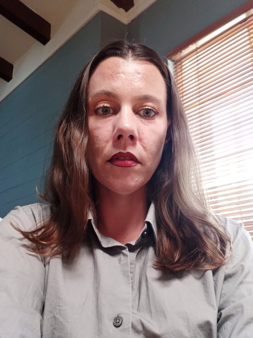 Right before https://t.co/A3wdRKeJrF shoot the day before yesterday. I'm supposed to look "natural" and<a href="/tag/mvsales"class="tags"><span>#mvsales</span></a>