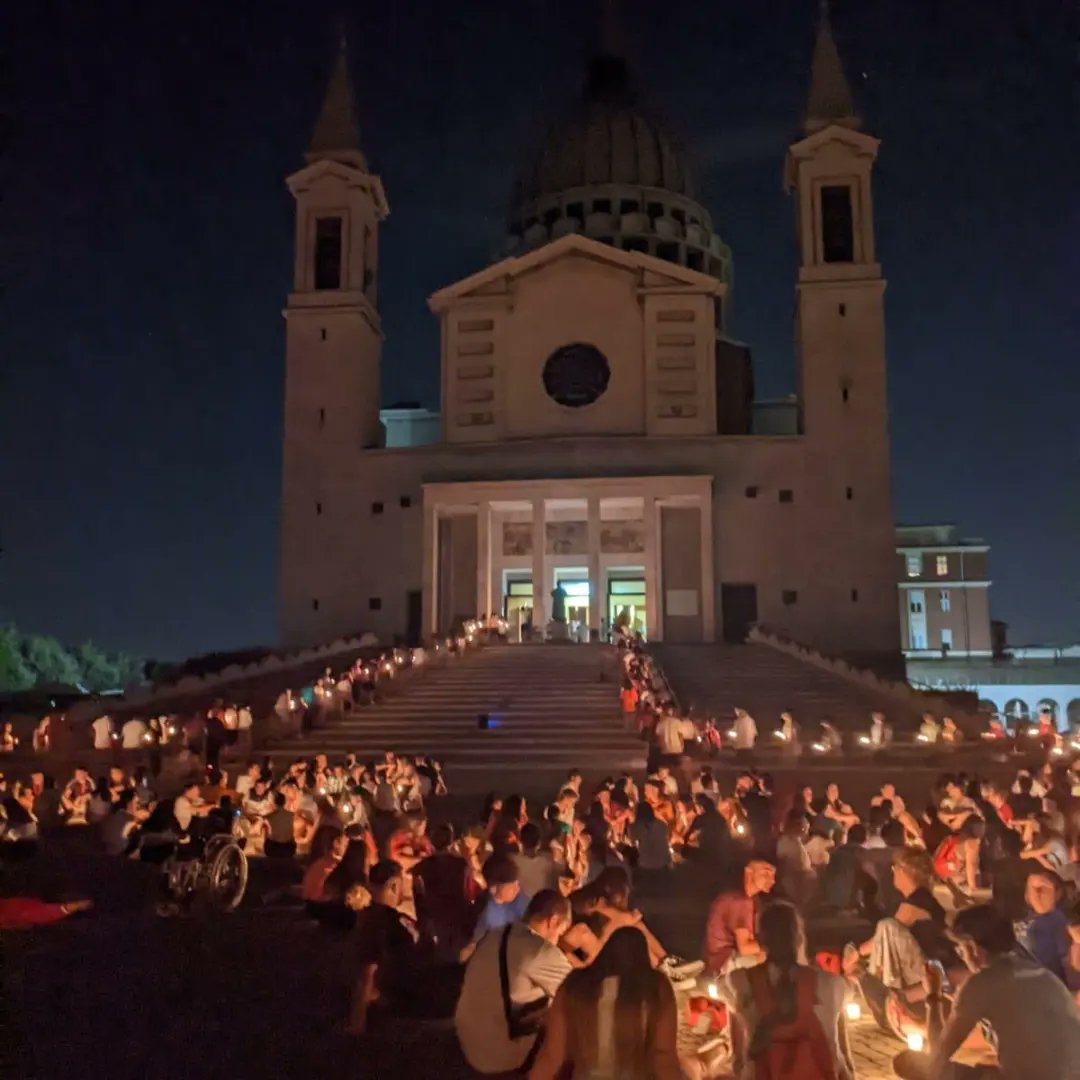 Monitores y monitoras del @cacj_huesca participan del Campo Bosco en Turín acompañados por Javier Zudaire. Comparten experiencias con jóvenes de otros países. Seguro que volverán más fuertes y con ganas de trasladar lo aprendido a jóvenes, niños y niñas. #campobosco2022