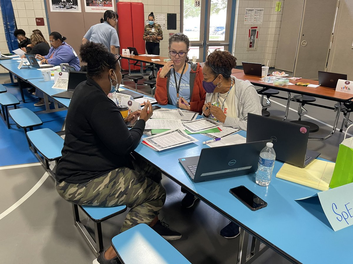 MsFigueroa10's tweet photo. Sparring with their exemplars #AliefBootCamp @Alexander_AISD @AliefLearns https://t.co/rKu8rSehkX