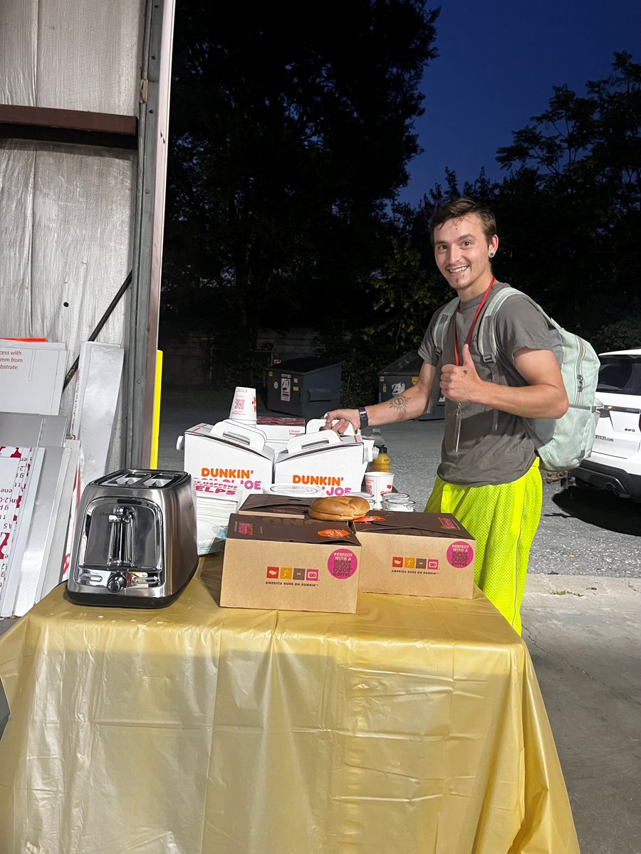 LayThemSafe's tweet photo. Coffee☕, Bagels🥯, and donuts🍩 for our Allentown team members this morning! Thank you for all of your hard work💯. #employeeappreciation #dunkin https://t.co/Fu8Nqg61hc