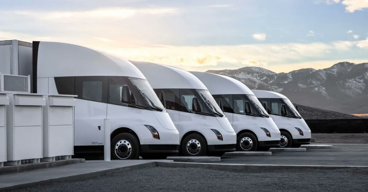 WattsAndDrops's tweet photo. https://t.co/JprMRPcETU If you are in the market for a @TeslaSemi, @LionElectricCo, or a @DaimlerTruckNA #ecascadia, $40,000 in incentives have been built into the #InflationReductionAct. Will this help to accelerate #EVsemi adoption? https://t.co/6LpzBQnaHQ