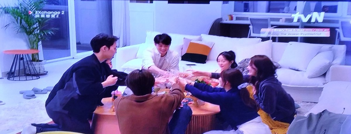 Mr_Ask_Why's tweet image. #NowWatching #Exchange2 episode4 on @tvN_Asia 😊
#KimYura #tvN