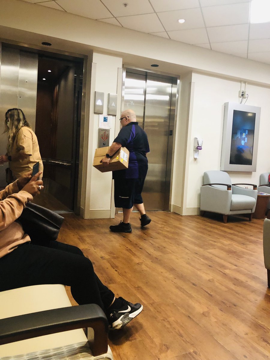 MarkeyLaura's tweet photo. @FedEx plz help. Ur driver won’t wear a mask in hospital cancer/radiation area where patients are vulnerable. When asked politely, he said ‘I’m only here a short time’ - wrong answer https://t.co/Og0EbcJ3fW