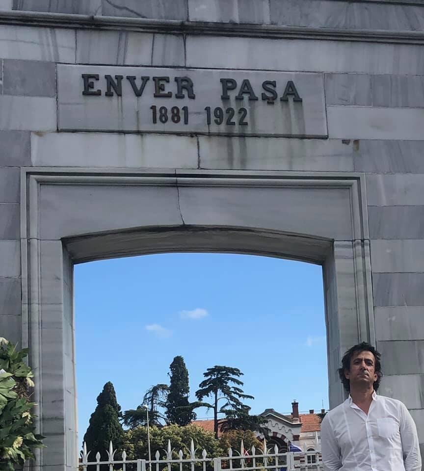 “Adı, doğduğu yıl, çizgi, şehit düştüğü yıl…”                                    41 yıllık çizgiye benzersiz kahramanlıkları sığdıran başkomutan, başeğmez ruhun şad olsun.