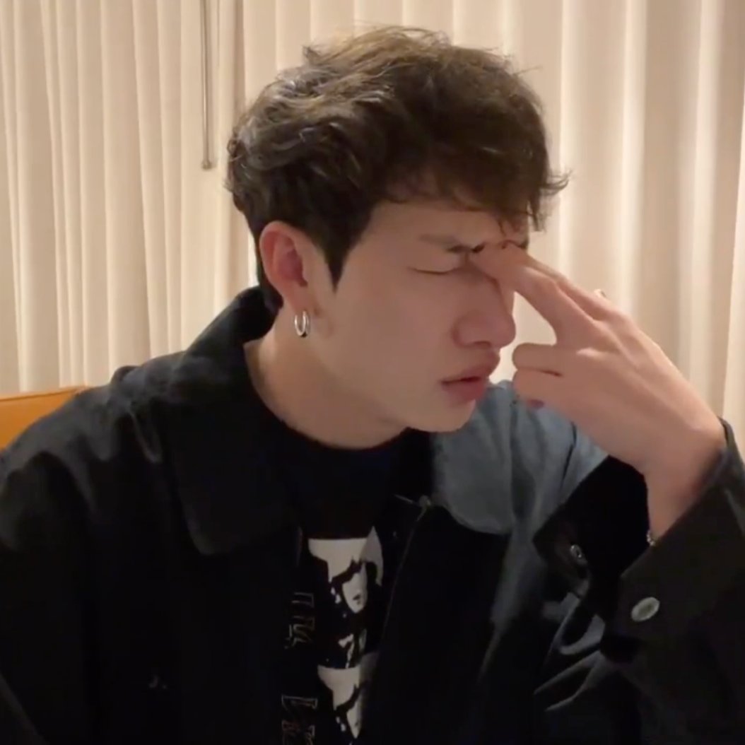아무 생각없이 있다가 앙콘 컴백 2연타 맞고 정신이 혼미해짐...