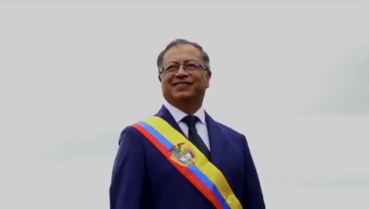 CesarPachonAgro's tweet photo. No es photoshop. Es el cambio por el que ustedes lucharon. #PresidentePetro https://t.co/s1o46Zj5ac