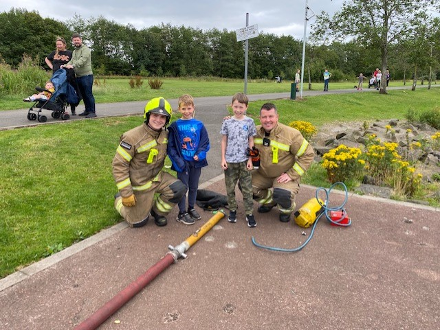 SFRS_Lan's tweet photo. Coatbridge Amber Watch were at Drumpellier Park on Sun running a Water Safety Initiative🛟
Crews demonstrated the lightweight portable pump and hose inflation kit and showed families how to use hoses and throwlines. Working towards a #SaferSummer for our community.
#staywatersafe https://t.co/63CUenssT4
