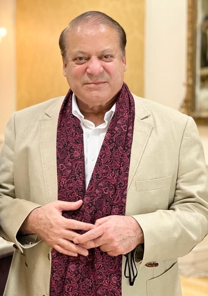 hinaparvezbutt's tweet photo. انشااللہ جلد ہمارے ساتھ ہونگے ❤️ https://t.co/NMGSyTdkHk