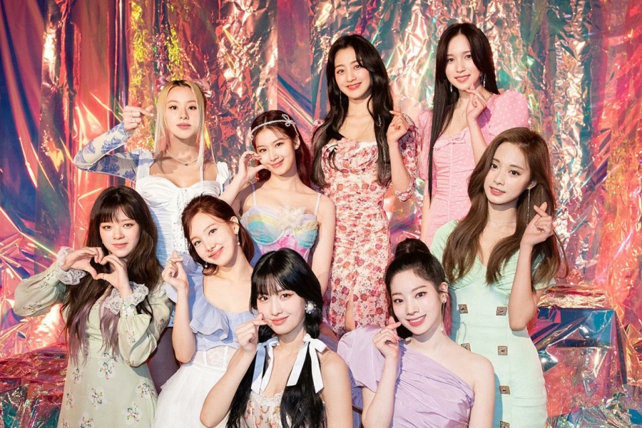 soompi's tweet photo. #TWICE Shares Comeback Schedule Including Performance On MTV's "Fresh Out Live"  
https://t.co/SvdgielkcZ https://t.co/4iQGhR0FSw